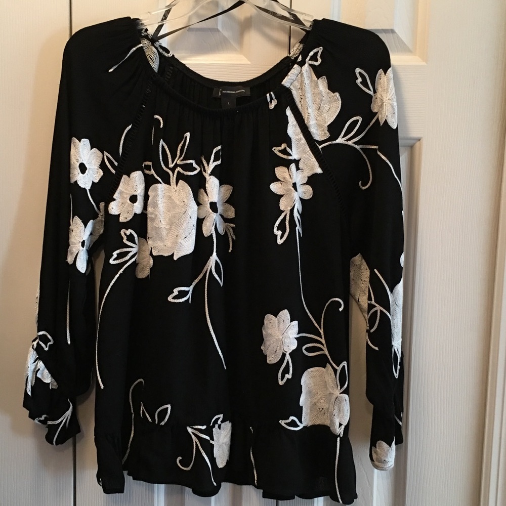 INC ladies top L with embroidery